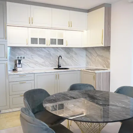 Santa Maria Luxury Suits Apartahotel 4*