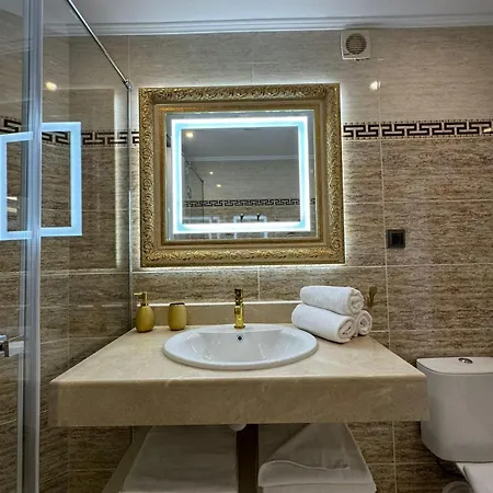 Santa Maria Luxury Suits Apartahotel