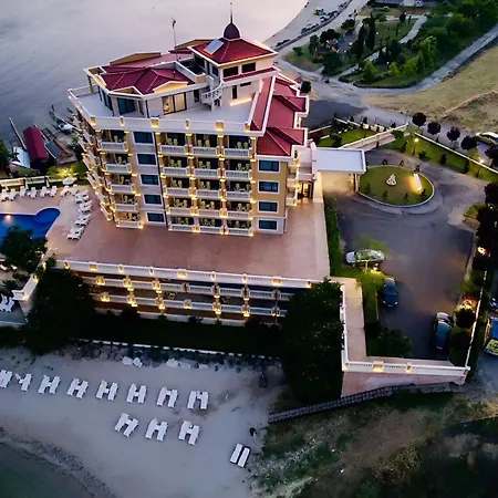 Santa Maria Luxury Suits Apartahotel